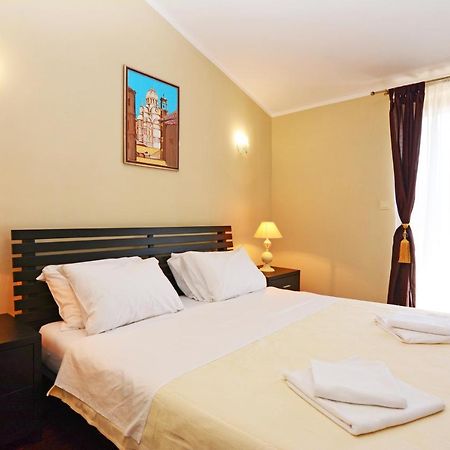 Luxury Room Uzorita B&B Σίμπενικ Εξωτερικό φωτογραφία