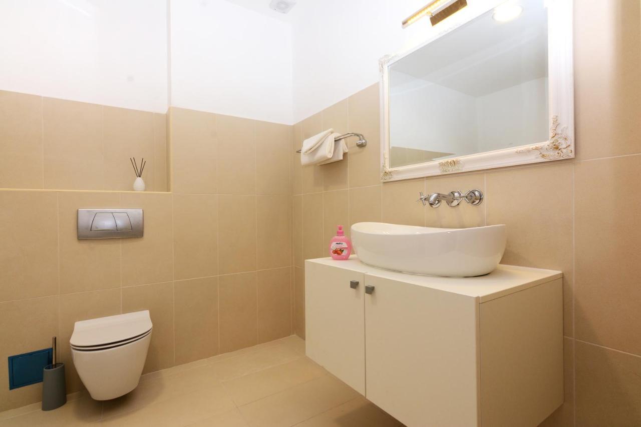 Luxury Room Uzorita B&B Σίμπενικ Εξωτερικό φωτογραφία