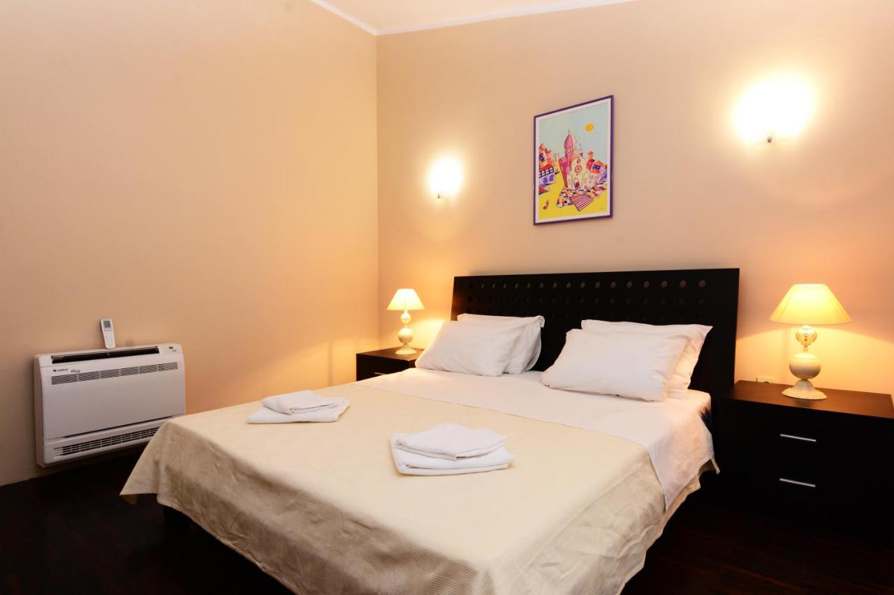 Luxury Room Uzorita B&B Σίμπενικ Εξωτερικό φωτογραφία
