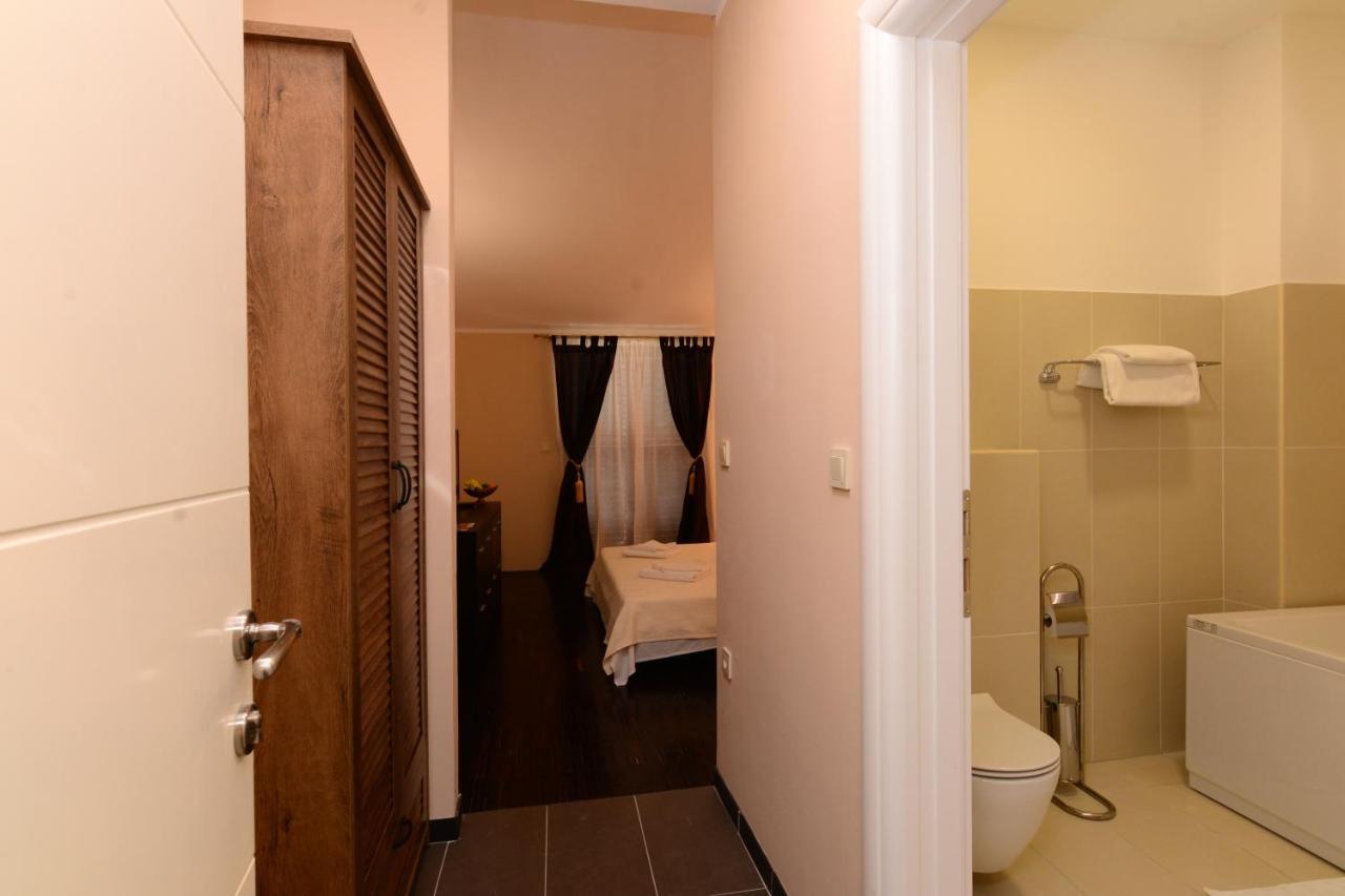 Luxury Room Uzorita B&B Σίμπενικ Εξωτερικό φωτογραφία