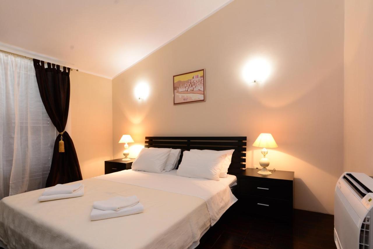 Luxury Room Uzorita B&B Σίμπενικ Εξωτερικό φωτογραφία