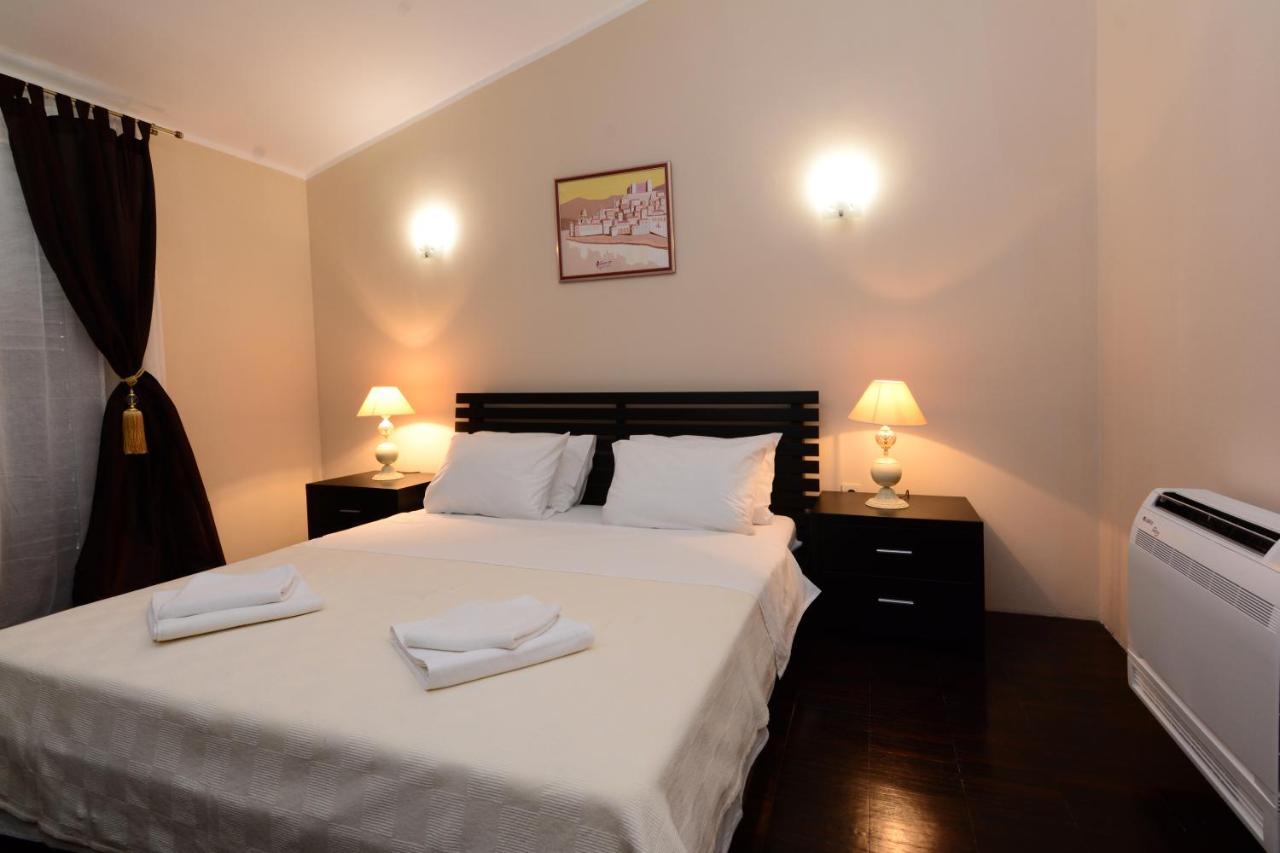 Luxury Room Uzorita B&B Σίμπενικ Εξωτερικό φωτογραφία