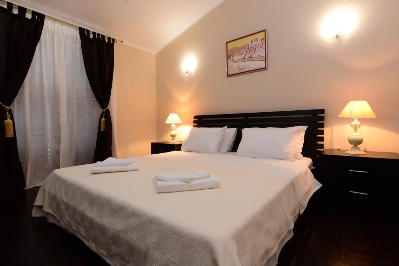 Luxury Room Uzorita B&B Σίμπενικ Εξωτερικό φωτογραφία