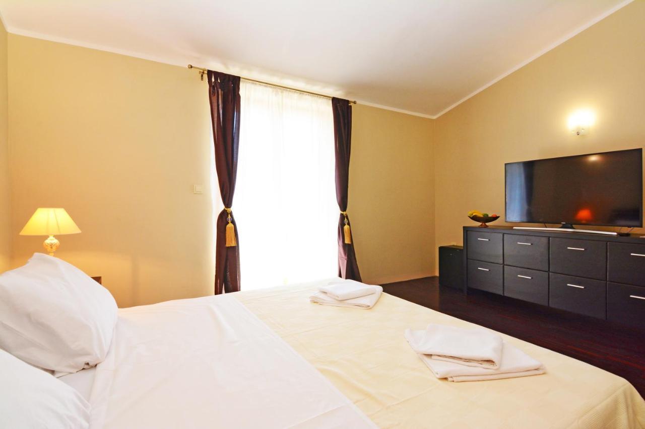 Luxury Room Uzorita B&B Σίμπενικ Εξωτερικό φωτογραφία