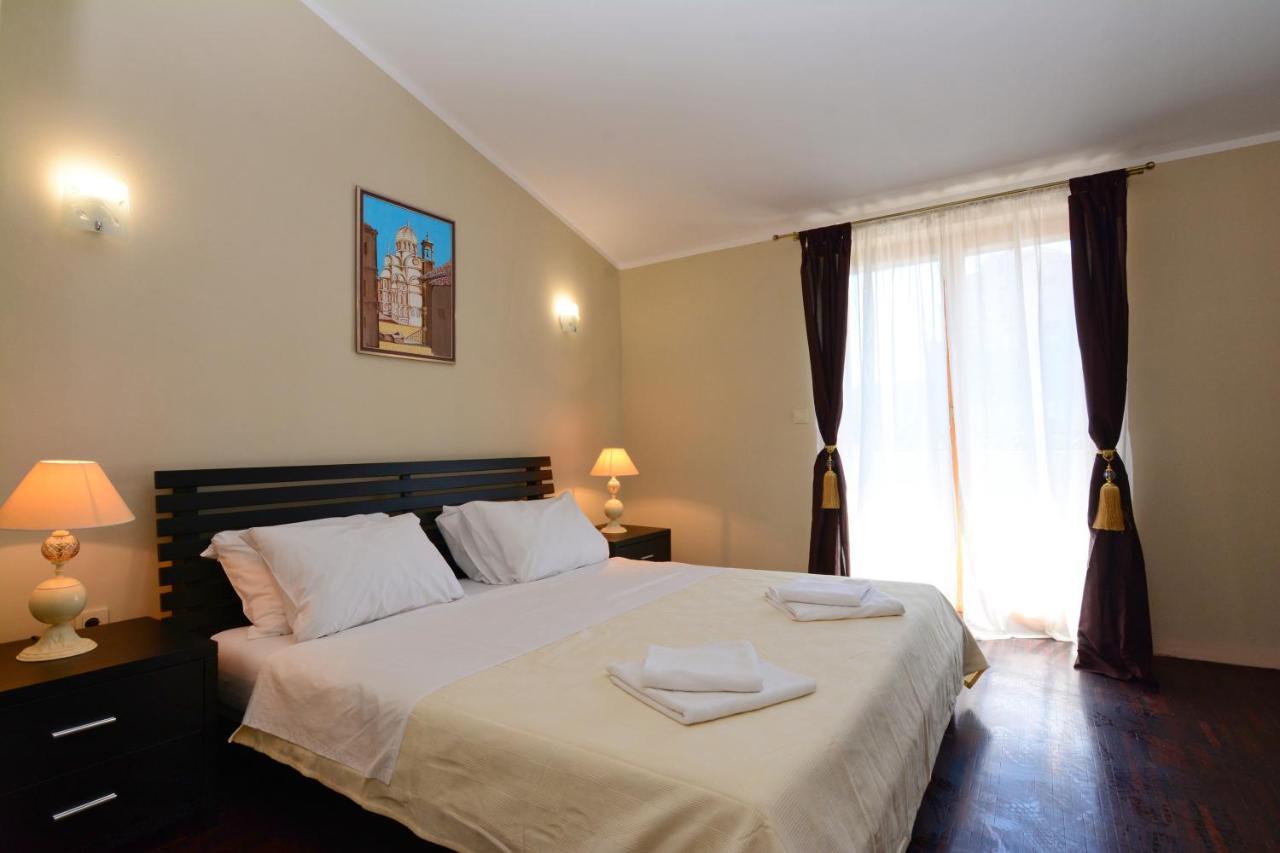 Luxury Room Uzorita B&B Σίμπενικ Εξωτερικό φωτογραφία
